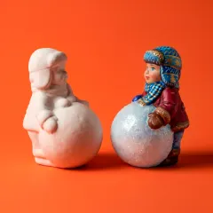 Мальчик со снежком — фото 2